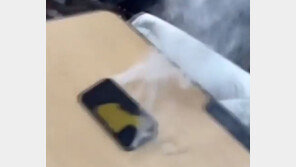 고등학생 주머니 속 아이폰서 연기 펄펄…수업 중 대피 소동