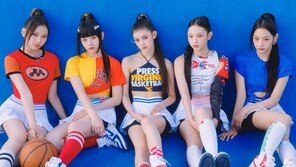 뉴진스 ‘슈퍼샤이’, 피치포크 ‘올해의 노래 100’ 7위…K팝 유일 포함