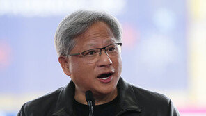 엔비디아 CEO, 日기시다 만나 AI 반도체 공급 협력 논의