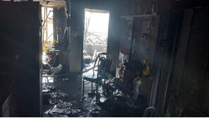 익산 아파트 5층서 불…주민 3명 연기 흡입