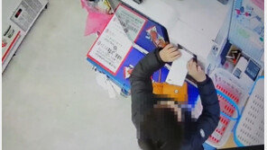 하다하다 지폐 투입구에 종이 욱여 넣는 초등생까지…무인점포 무법지대