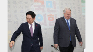 김기현-인요한 15분 회동… 金 “혁신안 바로 수용못해” 