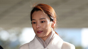 ‘이정섭 비위 의혹 제보자’ 강미정 아나운서, 檢 출석