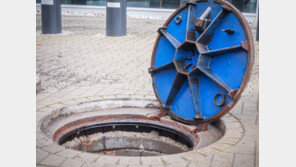 추위 피해 맨홀 안으로 들어간 노인, 반나절 만에 구조