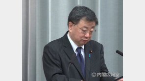 “일본 관방장관, 비자금 9000만원 넘게 받아”-日언론 의혹 제기