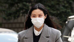 조민, “반성하고 있냐” 취재진 물음에 “재판 성실히 받겠다”