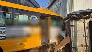 버스 기사 갑자기 쓰러져 벽에 충돌…기사사망·승객 4명 부상