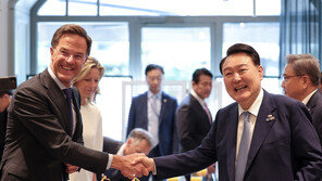 尹 “네덜란드-美-日과 반도체 협력…ASML 방문, 반도체 동맹 중요한 전환점”