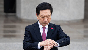 국힘 초선들, 김기현 사퇴요구 중진에 “온돌방 중진” “자살특공대”