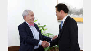 통일장관 만난 ‘투자 귀재’ 로저스 “남북 국경 열리면 블랙핑크 초청해 파티”