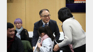 이원석, 원미산서 순직한 박찬준 경위 추모…지구대 경찰관 격려도