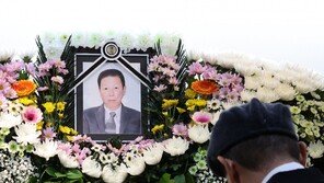 JP 장남 조문 박지만 “못챙겨드려 죄송”… 측근 정진석 “총재님이 가슴 아파하실듯” 