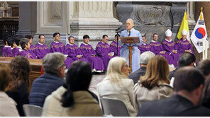 로마 미사 참석한 유인촌 장관 “교황청과 힘 합쳐 세계인 화합 위해 최선”