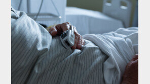 “퇴마의식”…암투병 장모 몸에 불붙인 사위