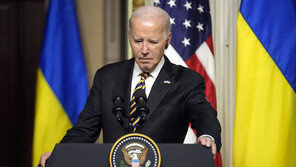 바이든, 우크라 “무한정” 지원에서 “할 수 있는 데까지”로 말 바뀌어