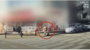 탕후루 설탕시럽을 도로 배수구에 ‘콸콸’…굳으면 침수될수도