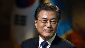 문재인, 작년에 이어 올해도 지역 소외계층 후원금 전달