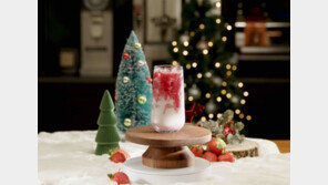 “딸기값 급등에” 스타벅스 시즌 딸기 음료 100원 올라…컴포즈·할리스도 인상