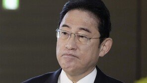 2인자 하야시 관방장관 임명에도…기시다, 지지율 사상 첫 10%대
