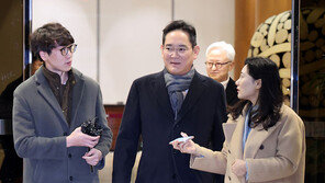 네덜란드 출장 마치고 귀국한 이재용 “반도체가 거의 90%”