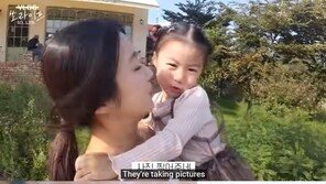 ‘두 딸 엄마’ 강소라, 첫째 딸 다미 양 최초 공개 “관심 받는 거 좋아해”