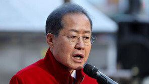 홍준표 “비대위원장, 주류 아니라고 비토? 정신들 차려라”