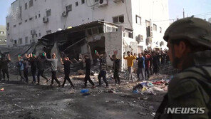 이, 하마스 투항 장면 공개…“전쟁 수개월 더”