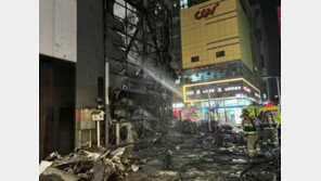 ‘아비규환’ 인천 화재 호텔 투숙객 “삽시간에 비상구로 인파 몰려”