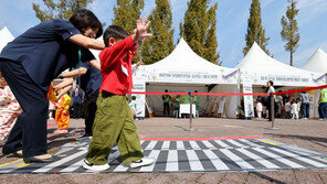 횡단보도 혼자 건너던 5살 남아 친 택시기사 입건