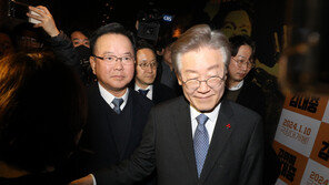 이재명 만난 김부겸 “큰 폭 행보 해달라”…李 “백지장도 맞들어야”