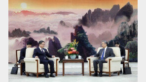 中왕이, 방중 박명호 북한 부상 접견…“북중 항상 서로 지지”