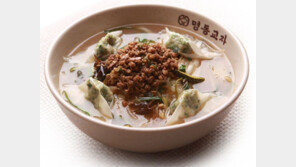 서민음식 ‘칼국수’도 1만원 넘는다…명동교자, 1만1000원으로 10% 인상