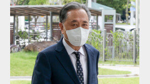 ‘억대 수수’ 박차훈 전 새마을금고 회장 10년 구형…황금도장 몰수도 요청