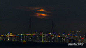 인천대교서 차 세워두고 사라진 운전자…해경 이틀째 수색