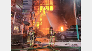 ‘54명 부상’ 인천 호텔 주차타워 화재…“1층서 전기적 요인 발화”