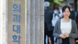 ‘졸업 후 10년 의무’ 지역의사제, 정부 ‘신중’ 의료계 ‘반대’…왜?