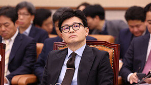 한동훈, 야당 거취 추궁에 “혼자 궁금해하시면 될 것 같다”