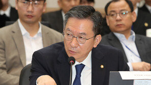 정성호 “김건희 특검법 총선 이후에? 야당 수사도 뒤로 미뤄야”