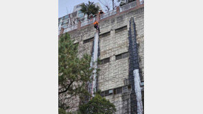 ‘아파트 옹벽에 60m짜리 고드름이’…최강 한파 부산서 신고 잇달아