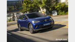 폭스바겐 ID.4, 접근 가능한 수입 전기차 시대 열어… “보조금 늘려 가성비 최고 유럽 EV 등극”