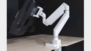 [리뷰] 최대 27kg·57인치까지 지원, 카멜마운트 PMA2X 모니터암