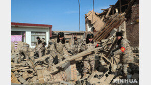 중국 간쑤성 6.2지진 사망자 135명으로 늘어…여진도 지속