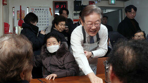 이재명, 경로당 찾아 ‘주 5일 점심 제공’…총선 공약 발표
