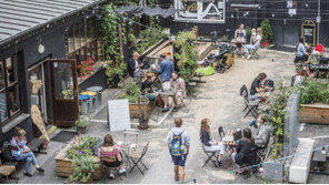 체코 프라하 카렐대학교서 총기난사로 최소 15명 숨져…총격범도 사망