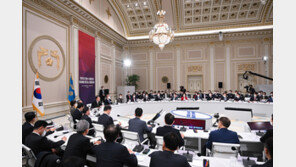 尹대통령, 내년 업무보고 주제별로 ‘현장’서…방통위 첫 대면보고