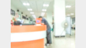 만취해 응급실 실려온 20대, 잠깨운 간호사에 ‘주먹질’