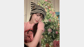 이유비, 깜찍한 크리스마스 ‘귀요미’ 변신…윙크로 상큼함 가득