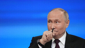 NYT “푸틴, 조용히 우크라이나 전쟁 휴전 협상 시도 중”
