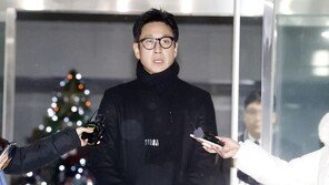 ‘마약 혐의’ 이선균, 19시간만에 경찰 조사 마쳐…“성실히 조사 임해”