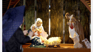 국힘 “예수 탄생지 베들레헴 어둠 속 성탄…전쟁 종식되길”